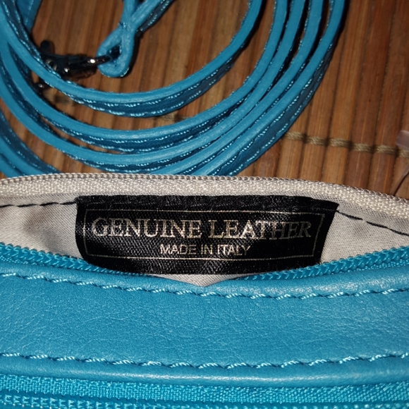 L' Artigiano leather wristlet/crossbody - Picture 5 of 7